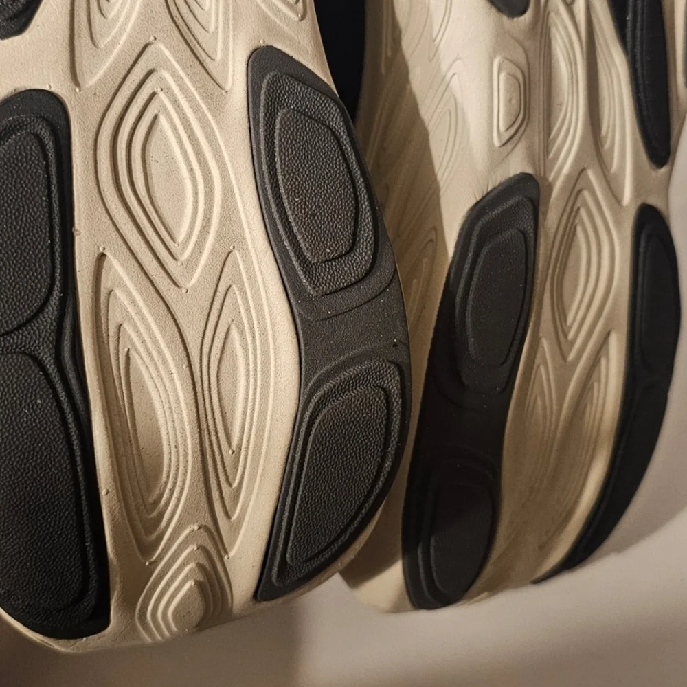 1080 V14 New Balance Size 10.5 Women's Or Men's Size 9. - Picture 9 of 10